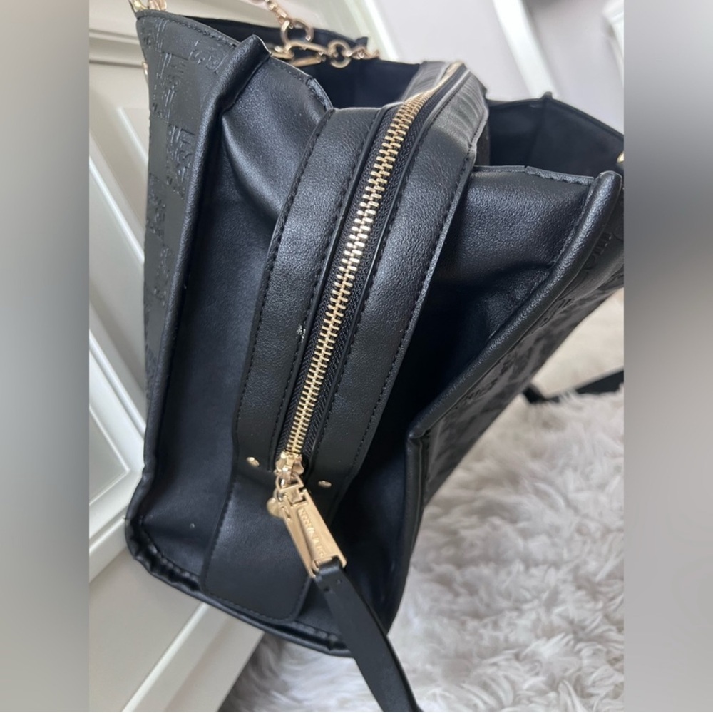 Steve Madden Elegant Black Handbag. - Picture 5 of 12